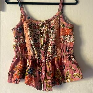 Tiny brand sleeveless floral top. Cinch waist and button front.